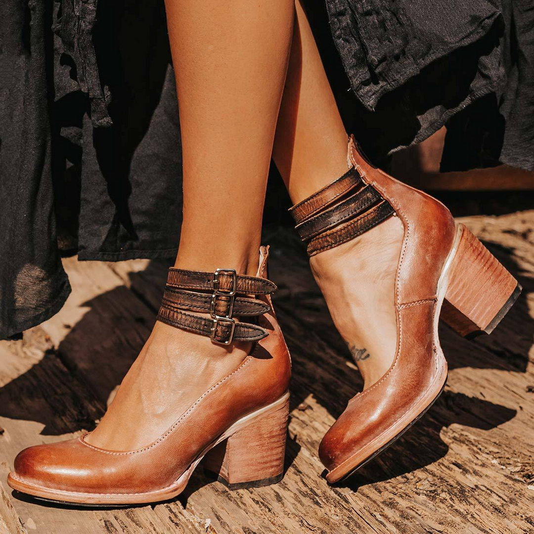 SHORT HEEL SHOES WITH STRAPS