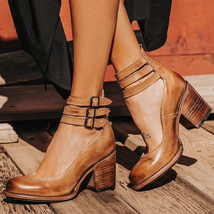 SHORT HEEL SHOES WITH STRAPS