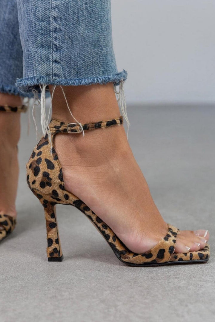 ANIMAL PRINT PUMPS