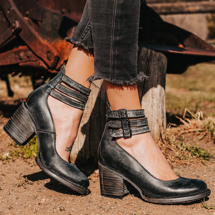 SHORT HEEL SHOES WITH STRAPS