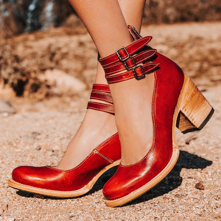 SHORT HEEL SHOES WITH STRAPS