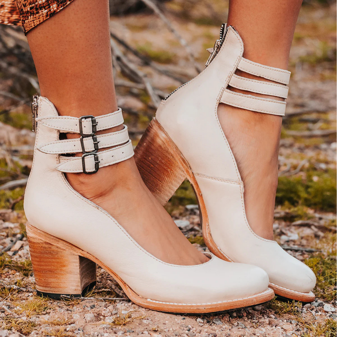SHORT HEEL SHOES WITH STRAPS