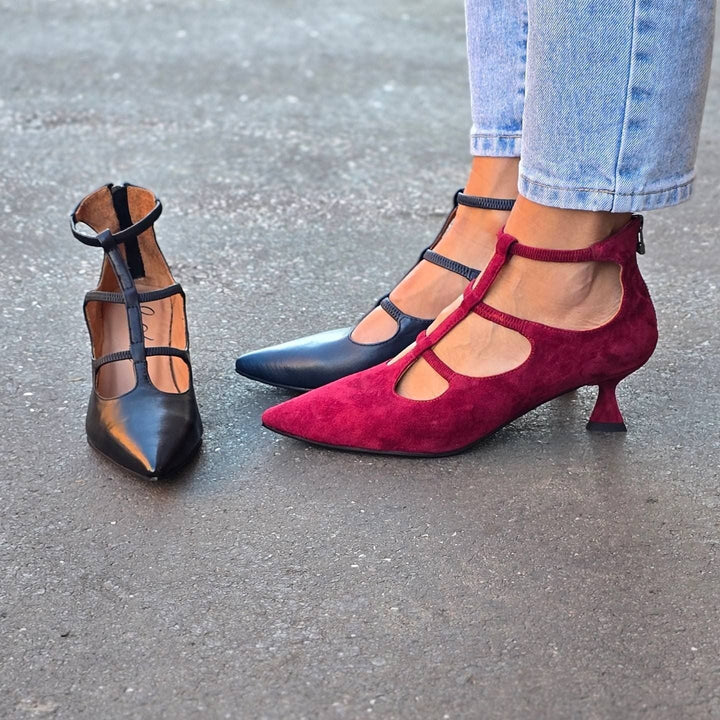 DECOLLETE WITH STRAPS AND LOW HEEL